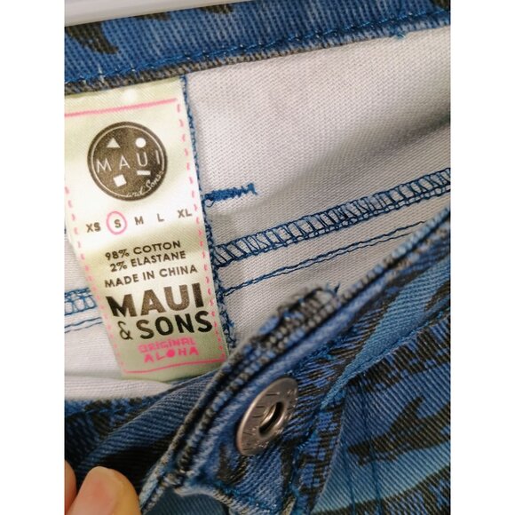 Maui and Sons Women's Blue Black Denim Shark Tribal Print Jeans Size Small - Picture 4 of 6